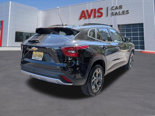 Mosaic Black Metallic 2025 Chevrolet Trax LT