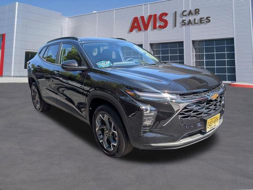 Mosaic Black Metallic 2025 Chevrolet Trax LT