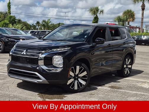 Labrador Black Pearl 2025 Mitsubishi Outlander SE S-AWC