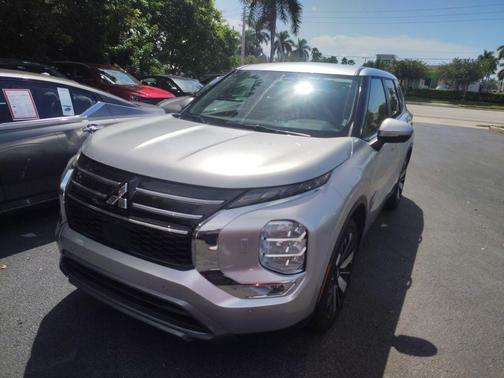 Alloy Silver Metallic 2025 Mitsubishi Outlander SE S-AWC