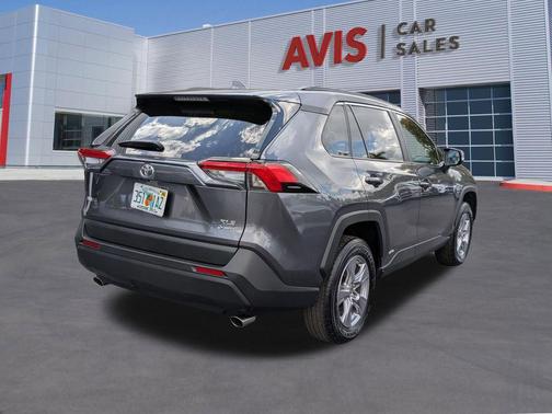 2025 Toyota RAV4 Hybrid XLE