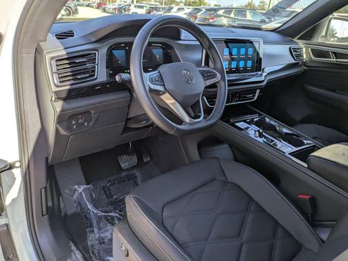 2025 Volkswagen Atlas Cross Sport 2.0T SE w/Technology