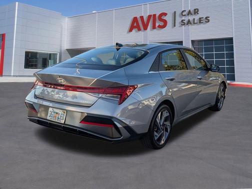 2025 Hyundai ELANTRA Limited