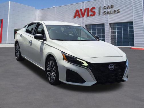 White 2025 Nissan Altima 2.5 SV