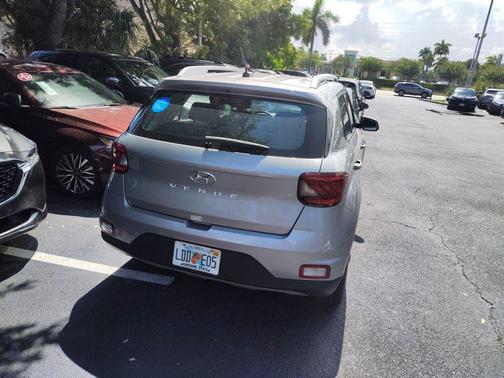 Shimmering Silver 2025 Hyundai VENUE SEL