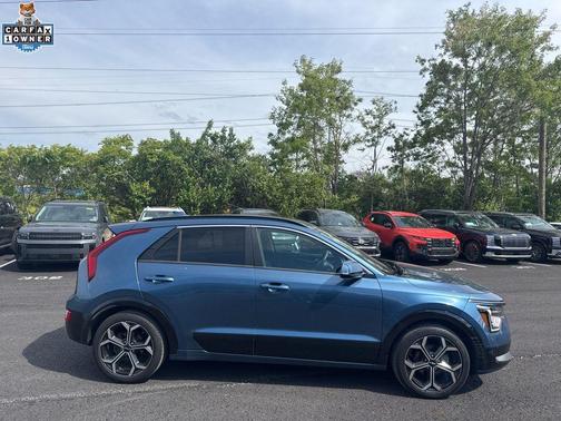 Mineral Blue 2023 Kia Niro Touring