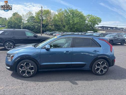 Mineral Blue 2023 Kia Niro Touring