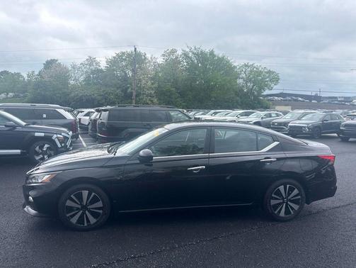 Super Black Clearcoat 2021 Nissan Altima 2.5 SV