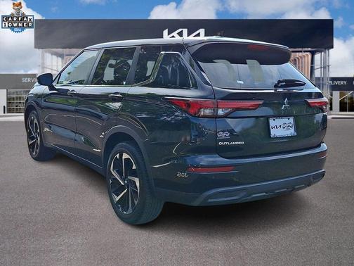 Black 2022 Mitsubishi Outlander ES S-AWC