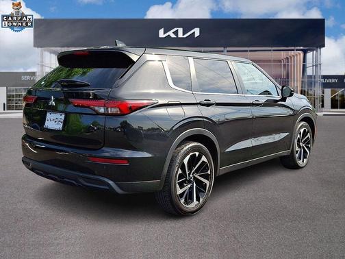 Black 2022 Mitsubishi Outlander ES S-AWC