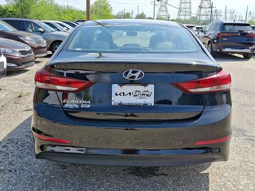 2018 Hyundai ELANTRA SE