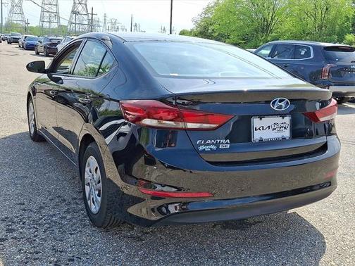 2018 Hyundai ELANTRA SE