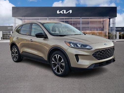 Desert Gold Metallic 2021 Ford Escape SE