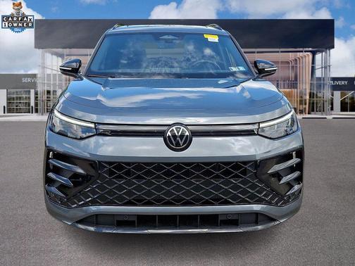 Platinum Gray Metallic 2025 Volkswagen Tiguan 2.0T SE R-Line Black 4MOTION