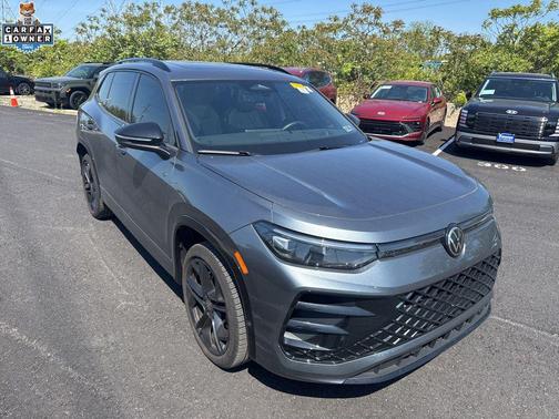 Platinum Gray Metallic 2025 Volkswagen Tiguan 2.0T SE R-Line Black 4MOTION