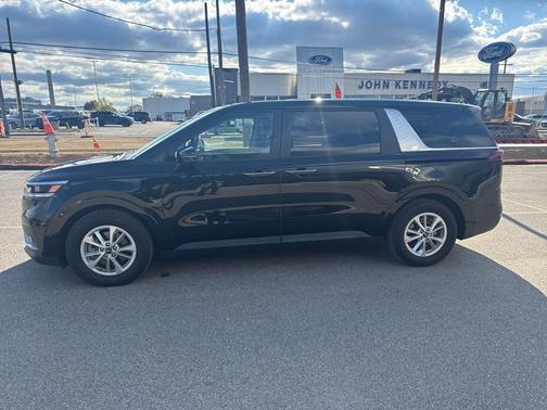 2023 Kia Carnival LX