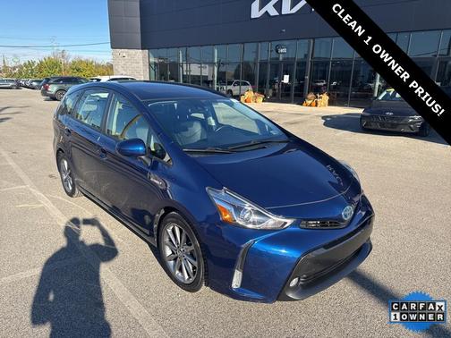 2016 Toyota Prius v Five