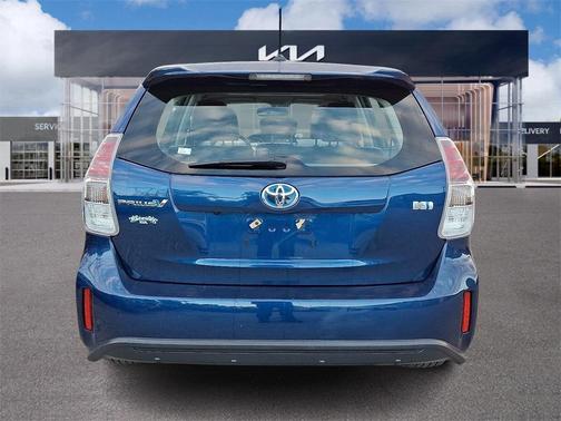 2016 Toyota Prius v Five