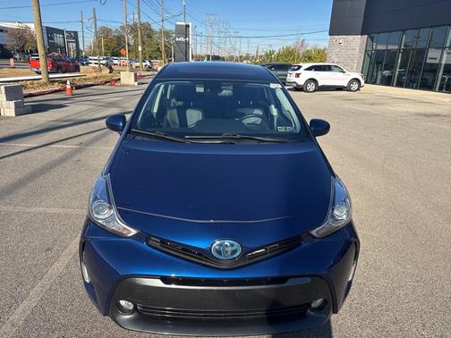 2016 Toyota Prius v Five