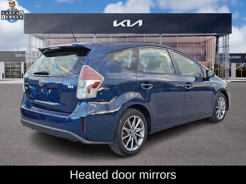 2016 Toyota Prius v Five