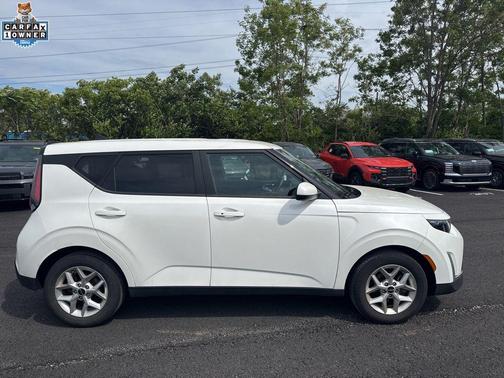 Snow White Pearl 2023 Kia Soul S