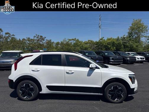 Snow White Pearl 2023 Kia Niro EV Wind