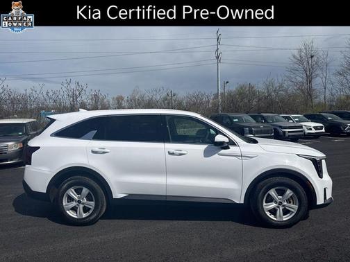 Glacial White Pearl 2025 Kia Sorento LX
