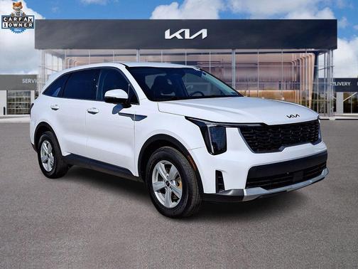 Glacial White Pearl 2025 Kia Sorento LX