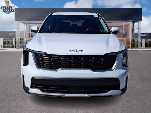 Glacial White Pearl 2025 Kia Sorento LX