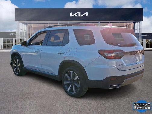 2023 Honda Pilot Touring 8-Passenger