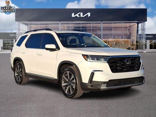 2023 Honda Pilot Touring 8-Passenger