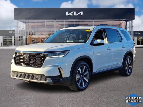2023 Honda Pilot Touring 8-Passenger