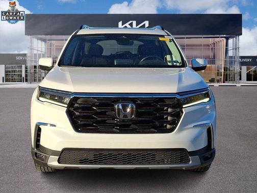 2023 Honda Pilot Touring 8-Passenger