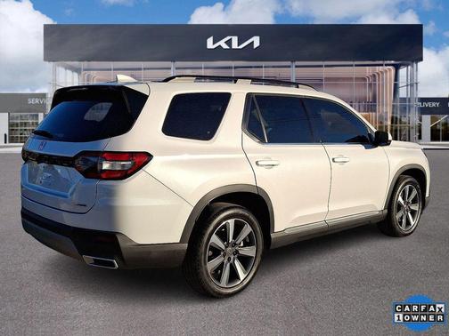 2023 Honda Pilot Touring 8-Passenger