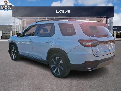 2023 Honda Pilot Touring 8-Passenger