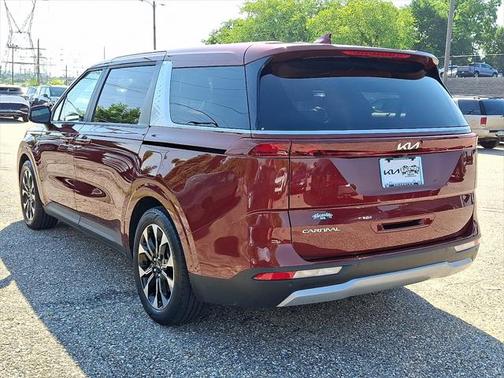 2023 Kia Carnival EX