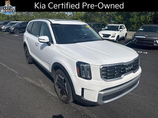 Glacial White Pearl 2024 Kia Telluride S