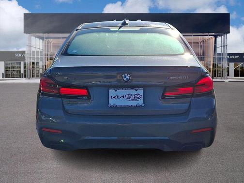 Bernina Gray Amber Effect Metallic 2022 BMW M550 i Xdrive
