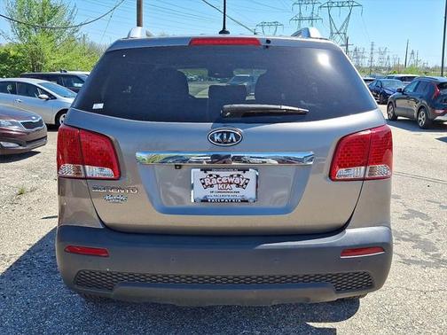 2011 Kia Sorento LX
