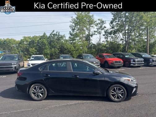 Aurora Black Pearl 2022 Kia Forte LXS