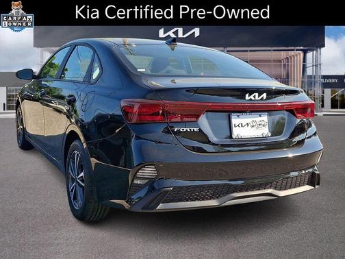 Aurora Black Pearl 2022 Kia Forte LXS