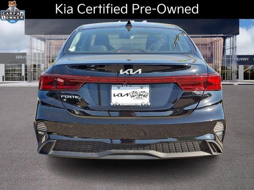 Aurora Black Pearl 2022 Kia Forte LXS