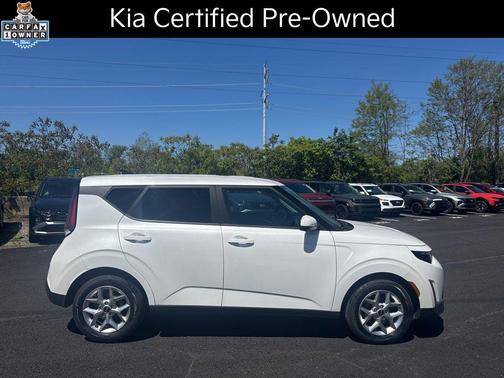 Snow White Pearl 2023 Kia Soul LX