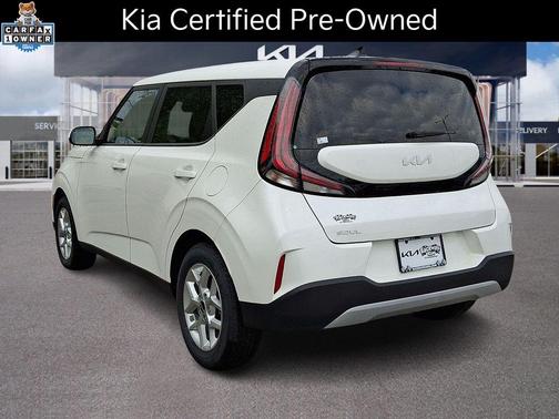 Snow White Pearl 2023 Kia Soul LX