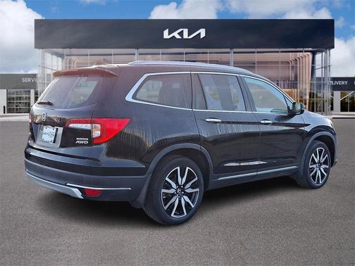 2022 Honda Pilot Touring 8-Passenger