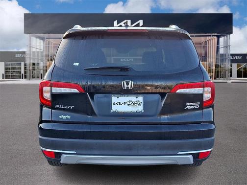 2022 Honda Pilot Touring 8-Passenger