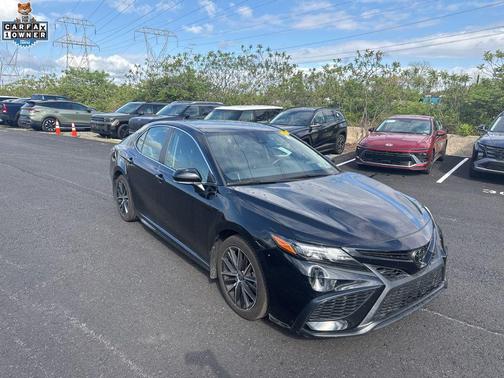 Midnight Black Metallic 2022 Toyota Camry SE