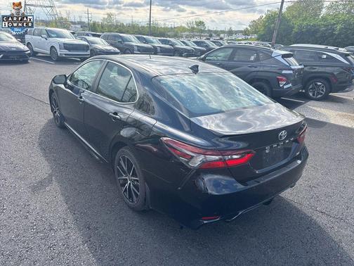 Midnight Black Metallic 2022 Toyota Camry SE