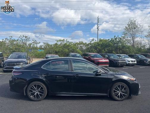 Midnight Black Metallic 2022 Toyota Camry SE
