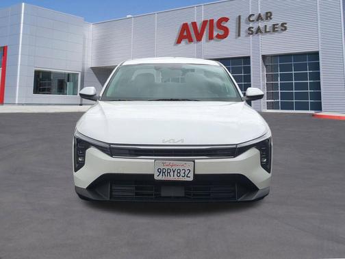 Snow White Pearl 2025 Kia K4 LXS